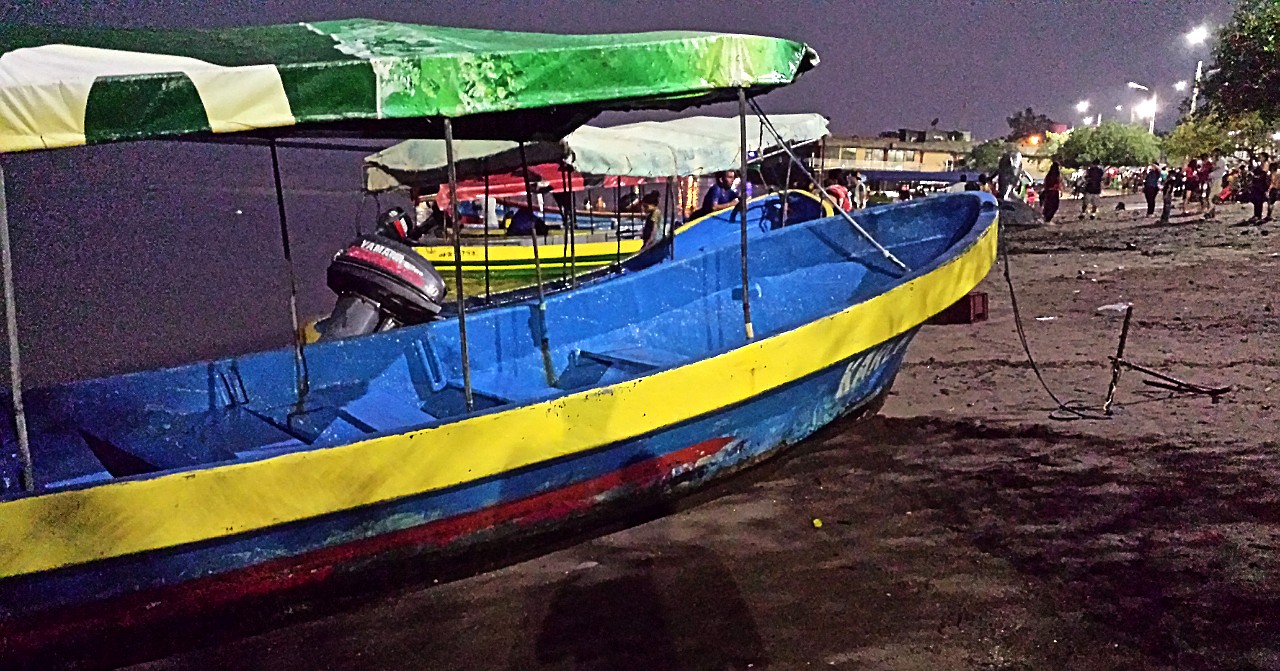 Botes en playa de San Lorenzo